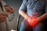 Quy đầu nổi mẩn đỏ không ngứa là bị gì, có nguy hiểm không?