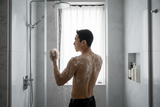 sữa tắm trị mụn và thâm ở lưng