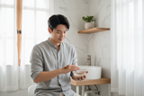 tắm trắng bằng bã cà phê và sữa tươi